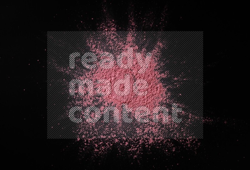 مسحوق أحمر على خلفية سوداء