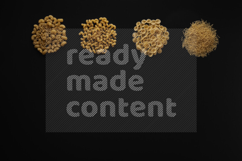 أنواع مختلفة من المعكرونة علي خلفية سوداء