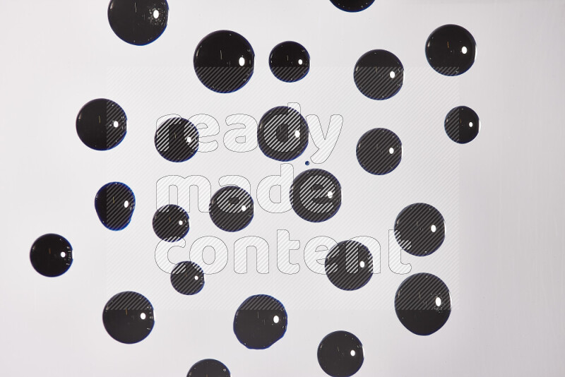 لقطات مقربة لقطرات من اللون الأزرق على الخلفية