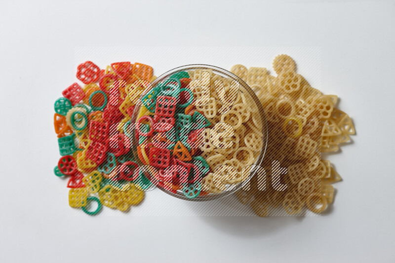 تسالي علي خلفية بيضاء