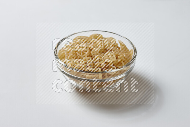 تسالي علي خلفية بيضاء