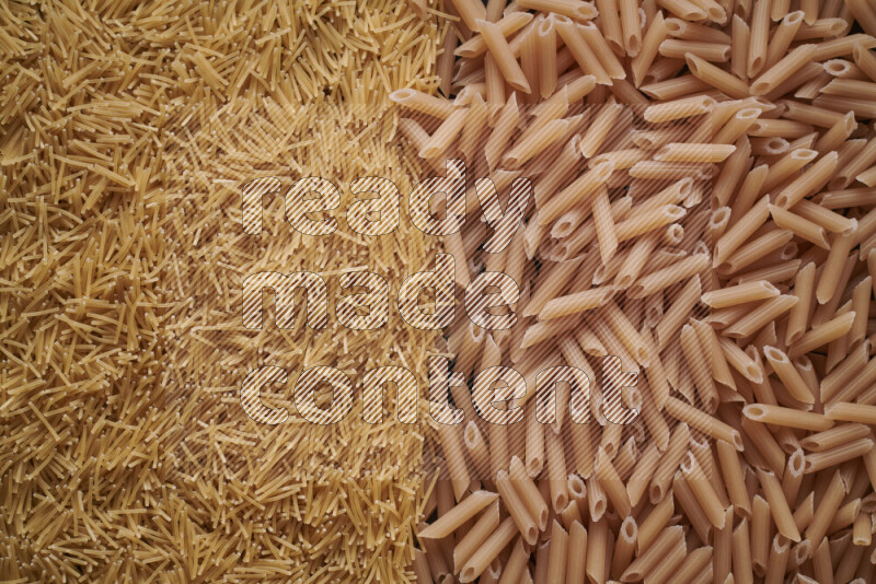 نوعين من المعكرونة علي الخلفية كاملة