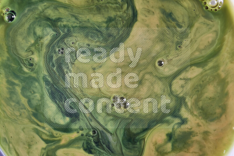 لقطة مقربة لأنماط دوامية باللون البرتقالي والأخضر