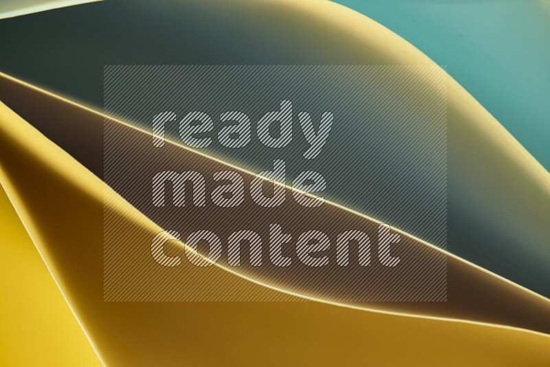 هذه الصورة تعرض تكوين فن الورق التجريدي مع منحنيات ورقية بتدرجات اللون الأخضر والأصفر المكونه بواسطة الضوء الملون