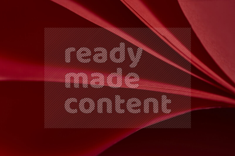 فن تجريدي يعرض المنحنيات المرتبة للأوراق باللون الأحمر