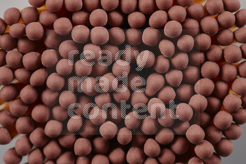 لقطات مقربة لحزمة من أعواد الكبريت علي خلفية رمادية