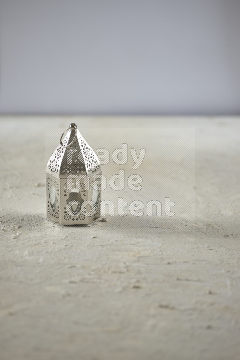 فانوس موضوع علي خلفية بيضاء