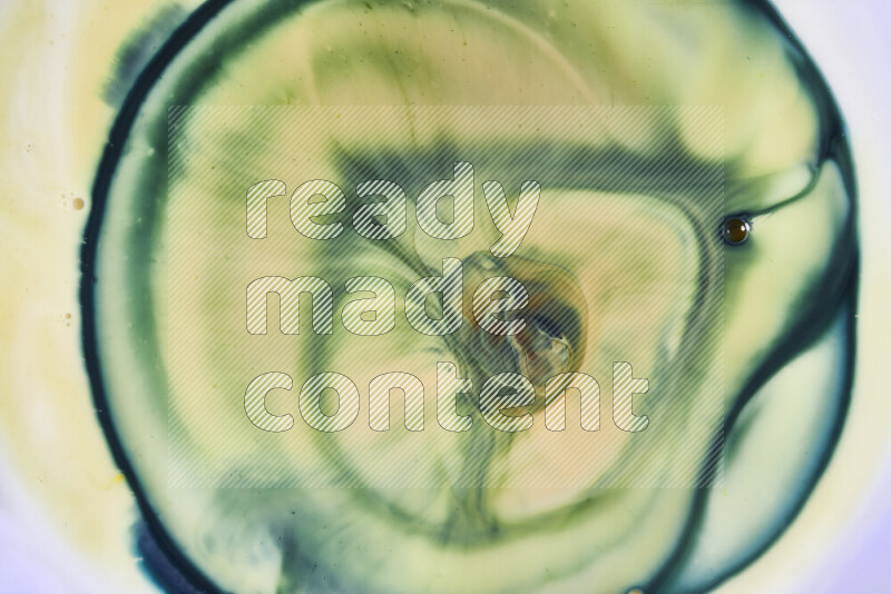 لقطة مقربة لأنماط دوامية باللون الأصفر والأخضر