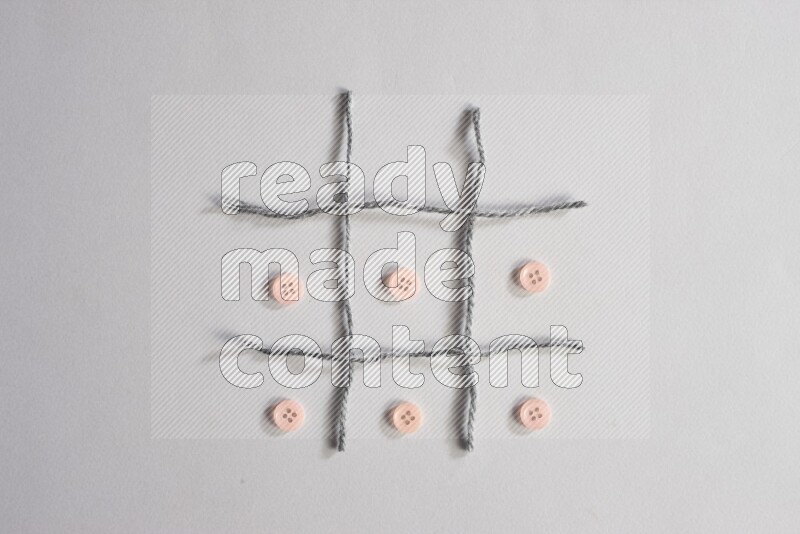 أزرار زهرية موضوعة علي خلفية رمادية