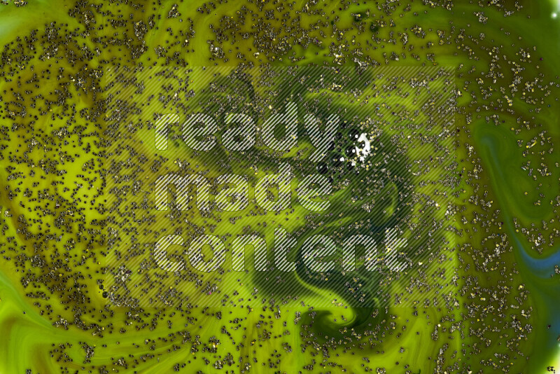 لقطة مقربة لبريق ذهبي متلألئ منتشر على خلفية من اللون الأخضر في حركات دائرية