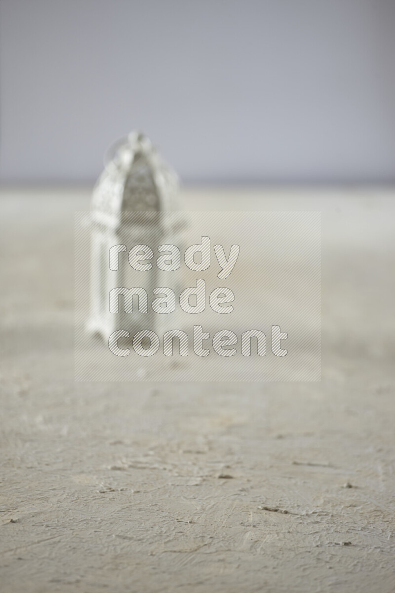 فانوس موضوع علي خلفية بيضاء