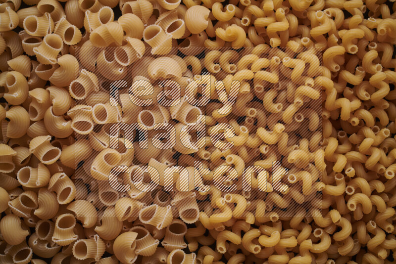 نوعين من المعكرونة علي الخلفية كاملة