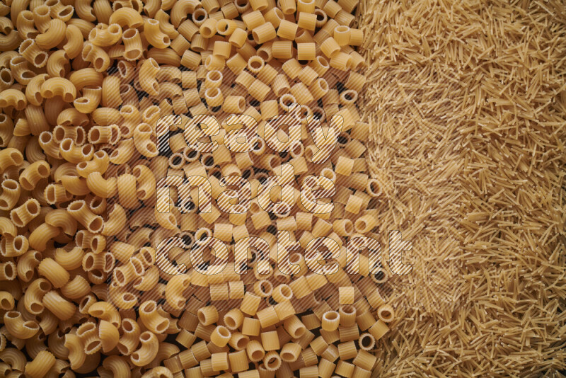 3 انواع معكرونة علي الخلفية كاملة