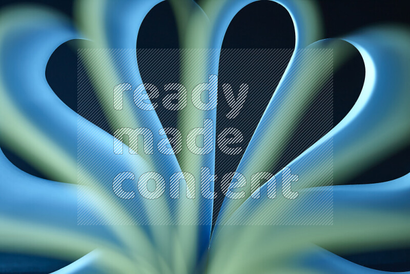 فن تجريدي يعرض منحنيات وتدرجات اللون الأزرق والأخضر مكونه بضوء ملون