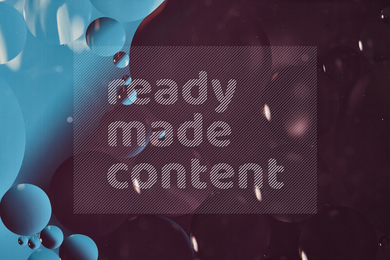 لقطات مقربة لفقاعات من الزيت على سطح الماء باللون الأزرق والأرجواني