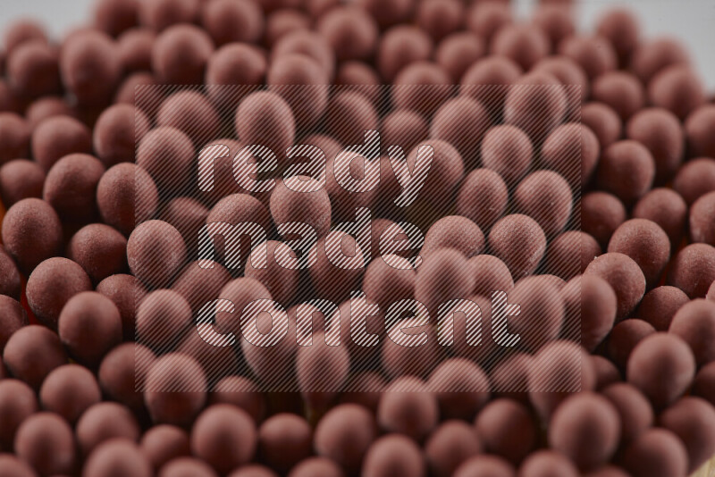 لقطات مقربة لحزمة من أعواد الكبريت علي خلفية رمادية