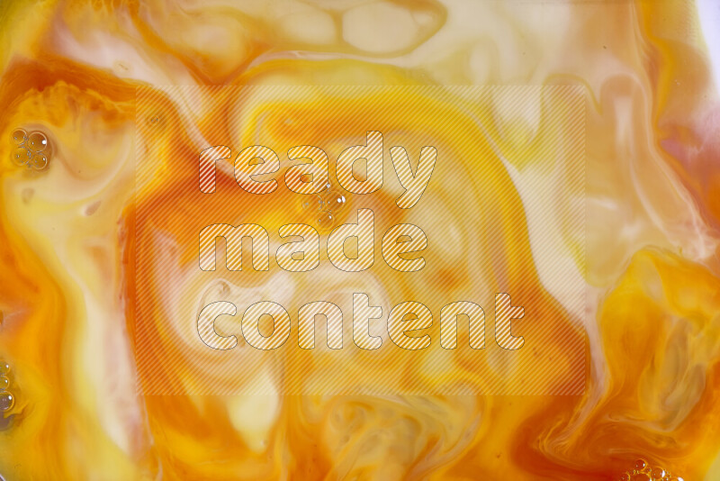 لقطة مقربة لأنماط دوامية باللون البرتقالي