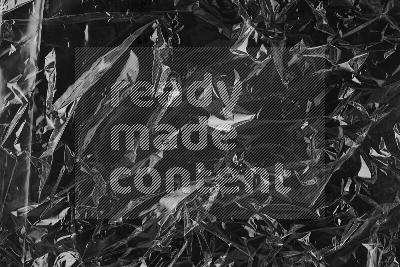 تظهر الصورة سطح من البلاستيك علي خلفية داكنة