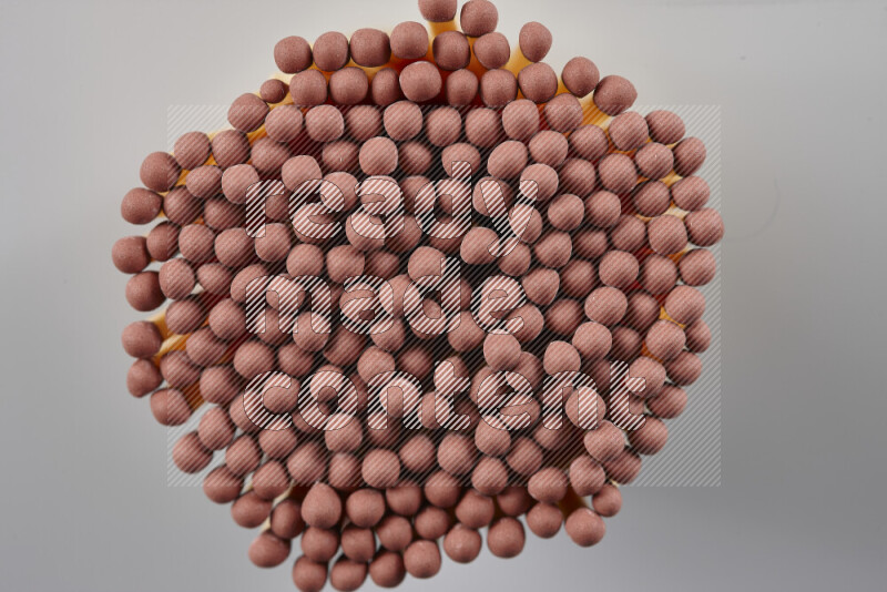 لقطات مقربة لحزمة من أعواد الكبريت علي خلفية رمادية