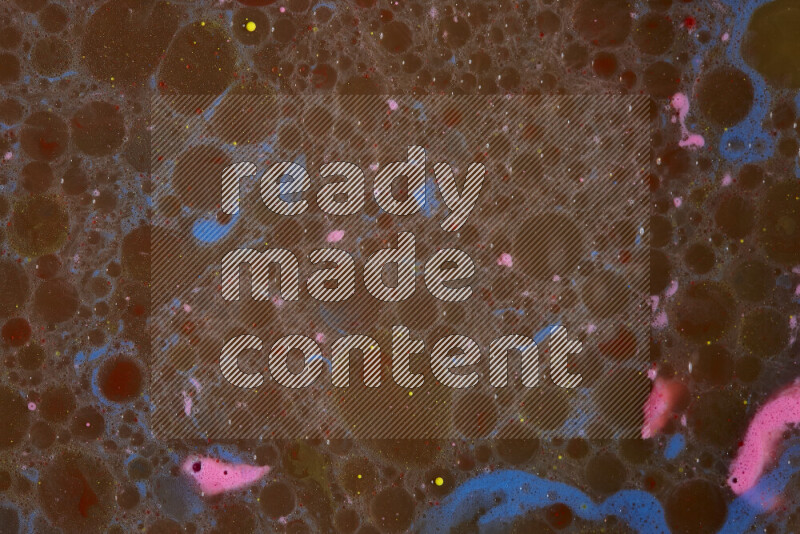 تظهر الصورة أشكال مختلفة من تداخلات اللون الوردي والأزرق والبني