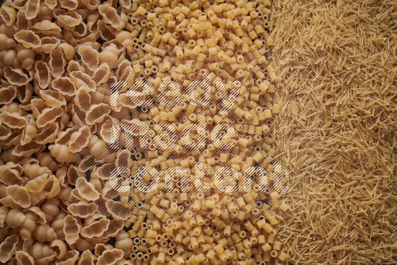 3 انواع معكرونة علي الخلفية كاملة