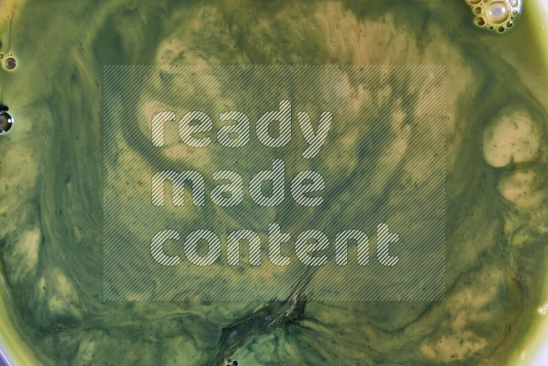 لقطة مقربة لأنماط دوامية باللون البرتقالي والأخضر