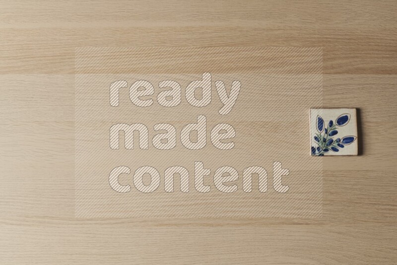 قواعد أكواب فخارية مزخرفة على خلفية خشبية فاتحة