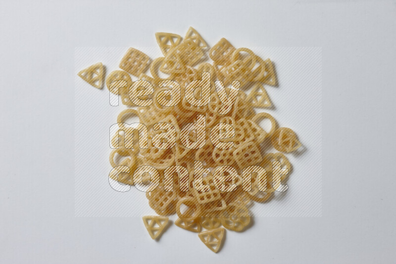 تسالي علي خلفية بيضاء