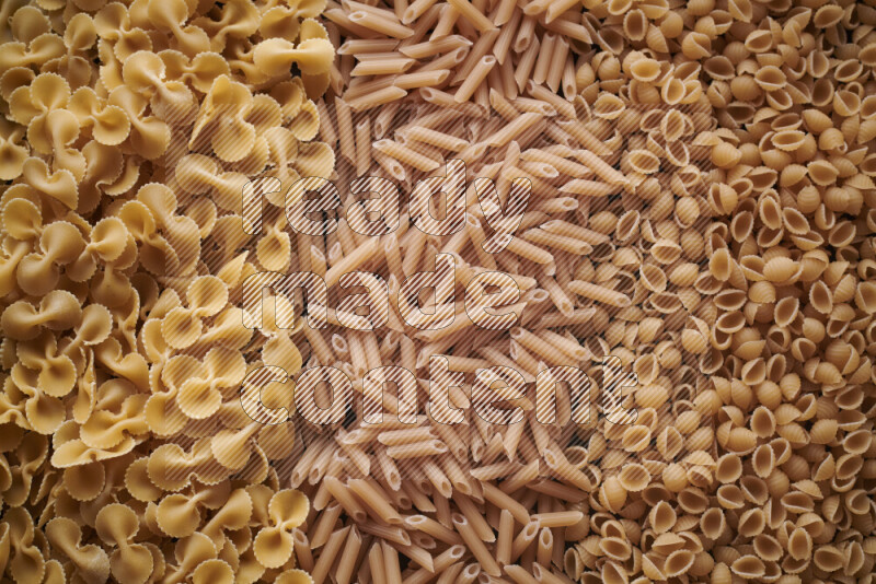 3 انواع معكرونة علي الخلفية كاملة