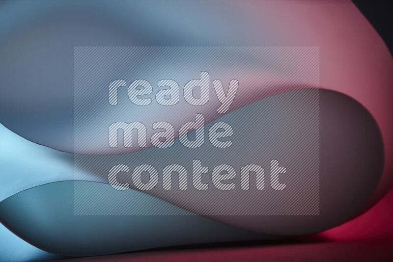 فن تجريدي يعرض منحنيات وتدرجات اللون الأزرق والأحمر مكونه بضوء ملون