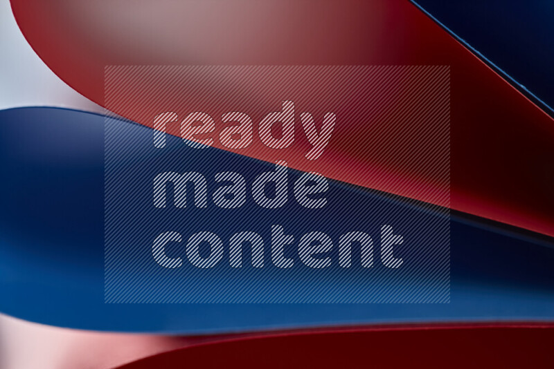 فن تجريدي يعرض المنحنيات المرتبة للأوراق باللون الأحمر والأزرق