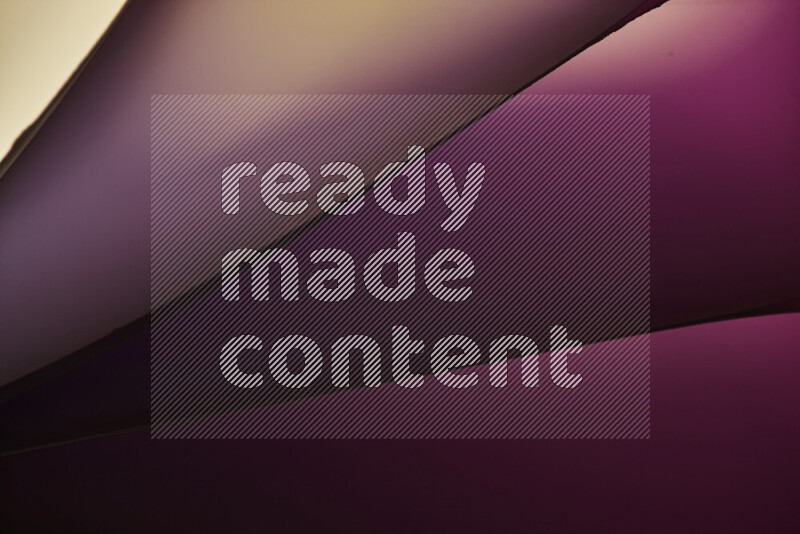 فن تجريدي يعرض منحنيات مع تدرجات الألوان الدافئة والباردة مكونه بضوء ملون